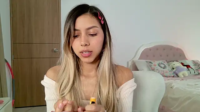 Snapshot of Sensualtease chatting on 12/04/24, 03:04 Sensualtease online show from 12/04/24, 03:04