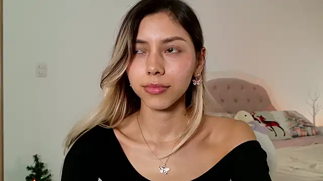 Snapshot of Sensualtease chatting on 12/06/24, 02:46 Sensualtease online show from 12/06/24, 02:46