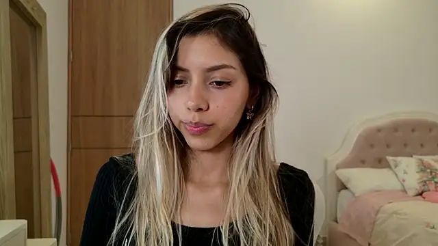 Snapshot of Sensualtease chatting on 12/13/24, 12:31 Sensualtease online show from 12/13/24, 12:31