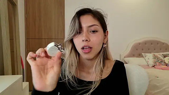 Snapshot of Sensualtease chatting on 12/13/24, 03:38 Sensualtease online show from 12/13/24, 03:38