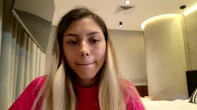 Snapshot of Sensualtease chatting on 12/23/24, 03:29 Sensualtease online show from 12/23/24, 03:29