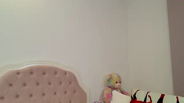 Snapshot of Sensualtease chatting on 01/04/25, 04:44 Sensualtease online show from 01/04/25, 04:44