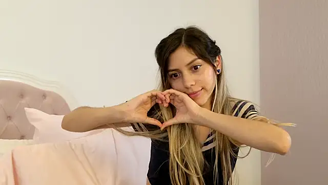 Snapshot of Sensualtease chatting on 02/02/25, 07:20 Sensualtease online show from 02/02/25, 07:20