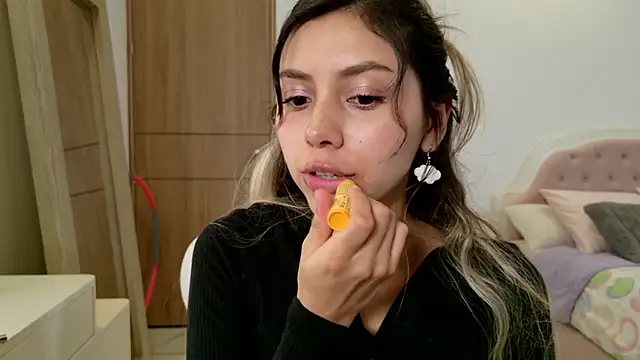 Snapshot of Sensualtease chatting on 02/05/25, 01:47 Sensualtease online show from 02/05/25, 01:47