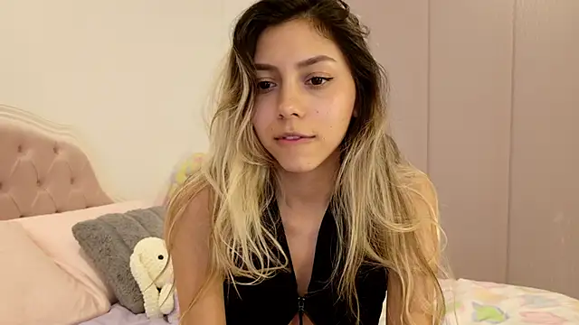 Snapshot of Sensualtease chatting on 02/14/25, 04:58 Sensualtease online show from 02/14/25, 04:58