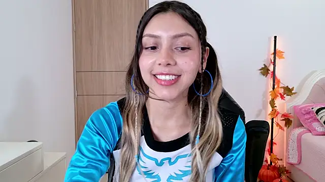 Snapshot of Sensualtease chatting on 09/27/25, 12:48 Sensualtease online show from 09/27/25, 12:48