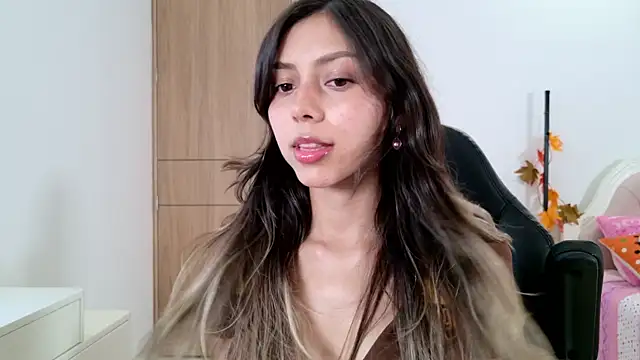 Snapshot of Sensualtease chatting on 10/26/25, 10:15 Sensualtease online show from 10/26/25, 10:15