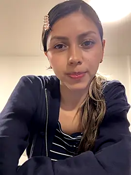 Snapshot of Sensualtease chatting on 11/12/25, 07:57 Sensualtease online show from 11/12/25, 07:57