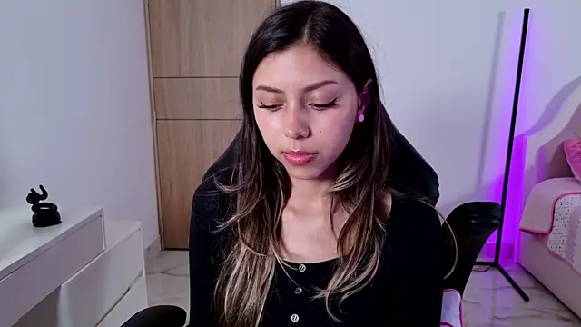 Snapshot of Sensualtease chatting on 11/27/25, 01:51 Sensualtease online show from 11/27/25, 01:51