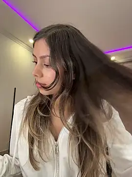 Snapshot of Sensualtease chatting on 12/02/25, 04:29 Sensualtease online show from 12/02/25, 04:29