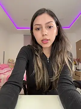 Snapshot of Sensualtease chatting on 12/04/25, 09:01 Sensualtease online show from 12/04/25, 09:01