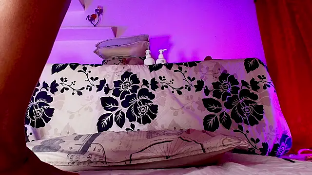 sofi decker online show from 02/14/25, 03:11