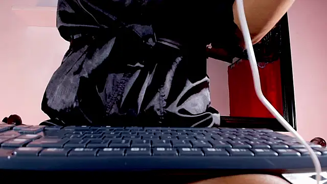 sofi decker online show from 03/14/25, 03:04