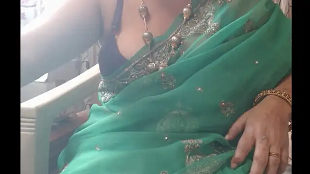 Snapshot of Star-Night chatting on 11/23/25, 03:28 Star-Night online show from 11/23/25, 03:28