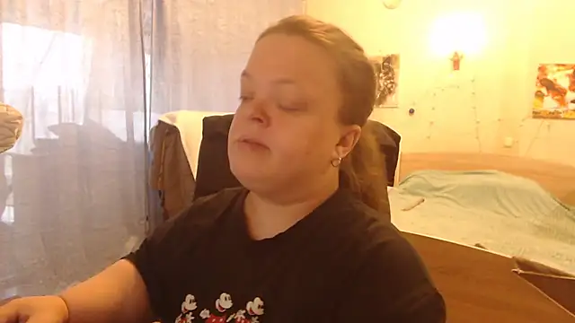 Snapshot of Janiffer_MiMi chatting on 12/16/24, 12:16 Janiffer MiMi online show from 12/16/24, 12:16