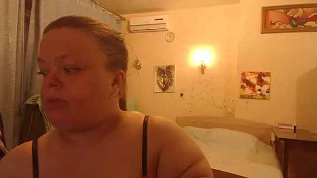 Snapshot of Janiffer_MiMi chatting on 03/18/25, 01:21 Janiffer MiMi online show from 03/18/25, 01:21