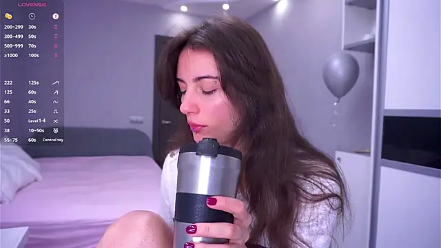 Snapshot of Holla_Molly chatting on 04/16/26, 06:14 Holla Molly online show from 04/16/26, 06:14