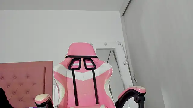 Lindsay-hii online show from 01/14/25, 04:40