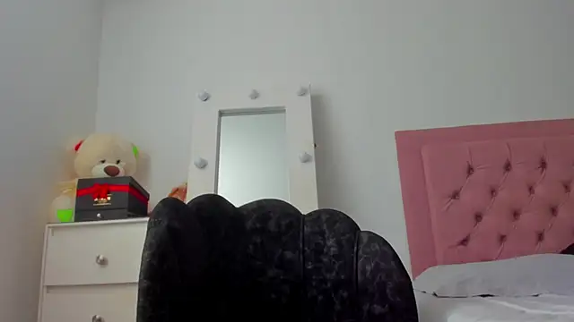 Lindsay-hii online show from 09/24/25, 06:44