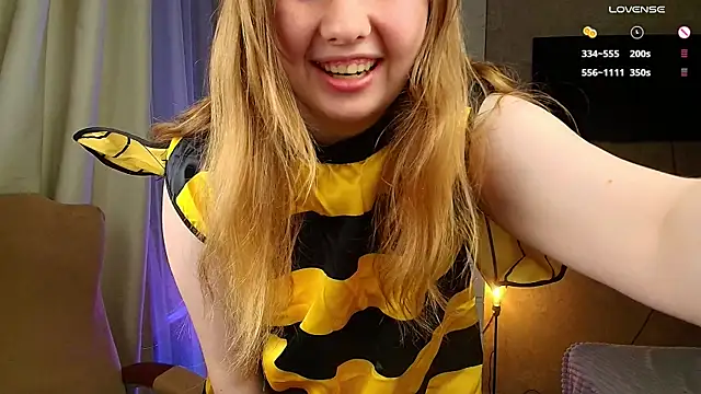 Vivian cutie online show from 10/31/25, 03:46