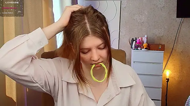 Snapshot of Vivian_cutie chatting on 03/21/26, 10:31 Vivian cutie online show from 03/21/26, 10:31