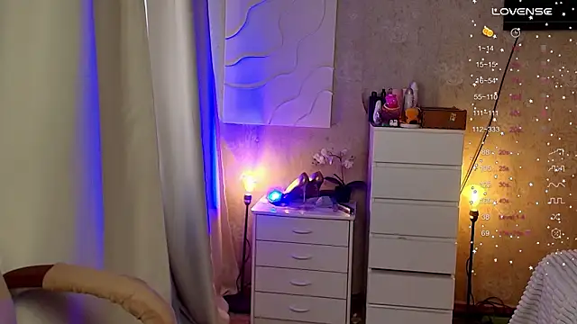 Snapshot of Vivian_cutie chatting on 03/23/26, 03:38 Vivian cutie online show from 03/23/26, 03:38