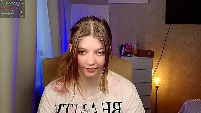 Snapshot of Vivian_cutie chatting on 03/26/26, 03:28 Vivian cutie online show from 03/26/26, 03:28