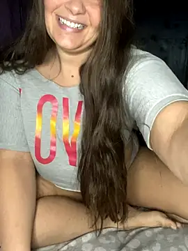 Snapshot of CamilaLovexoxo chatting on 12/16/25, 02:11 CamilaLovexoxo online show from 12/16/25, 02:11