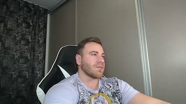 Snapshot of Thori92 chatting on 01/06/25, 05:27 Thori92 online show from 01/06/25, 05:27