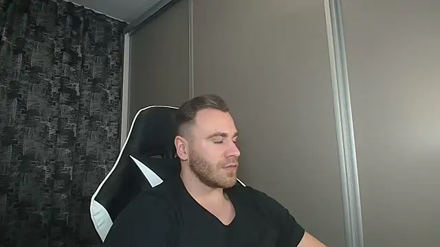 Snapshot of Thori92 chatting on 01/12/25, 06:38 Thori92 online show from 01/12/25, 06:38