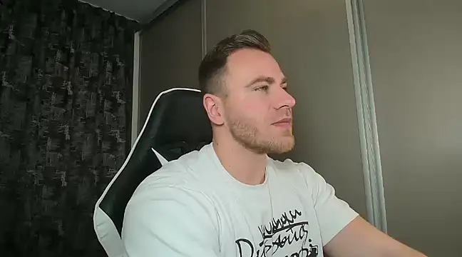 Snapshot of Thori92 chatting on 01/30/25, 05:17 Thori92 online show from 01/30/25, 05:17