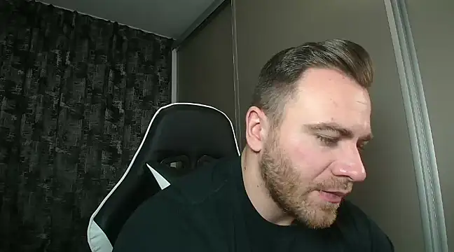 Snapshot of Thori92 chatting on 02/04/25, 06:06 Thori92 online show from 02/04/25, 06:06