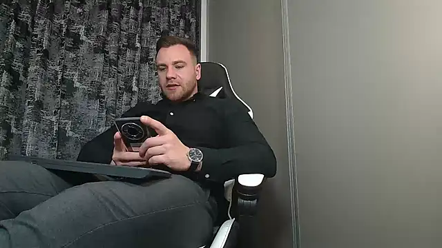 Snapshot of Thori92 chatting on 02/12/25, 06:09 Thori92 online show from 02/12/25, 06:09