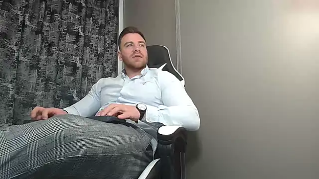 Snapshot of Thori92 chatting on 02/15/25, 06:12 Thori92 online show from 02/15/25, 06:12