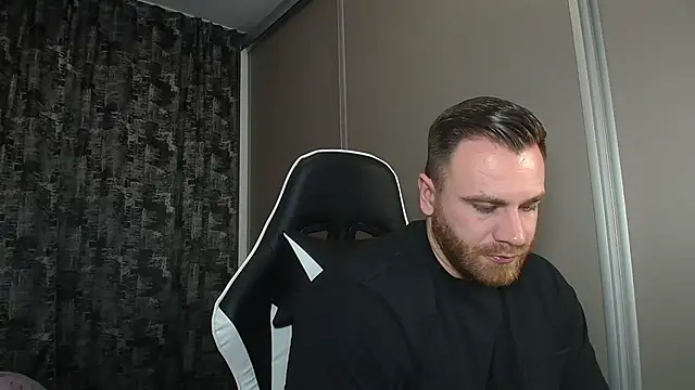 Snapshot of Thori92 chatting on 03/04/25, 08:38 Thori92 online show from 03/04/25, 08:38