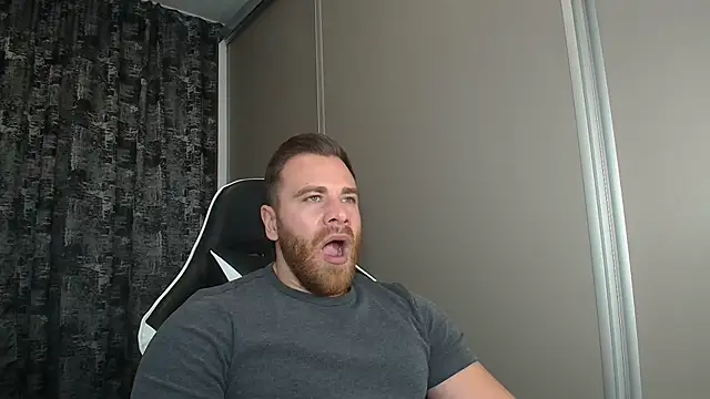 Snapshot of Thori92 chatting on 11/02/25, 05:37 Thori92 online show from 11/02/25, 05:37