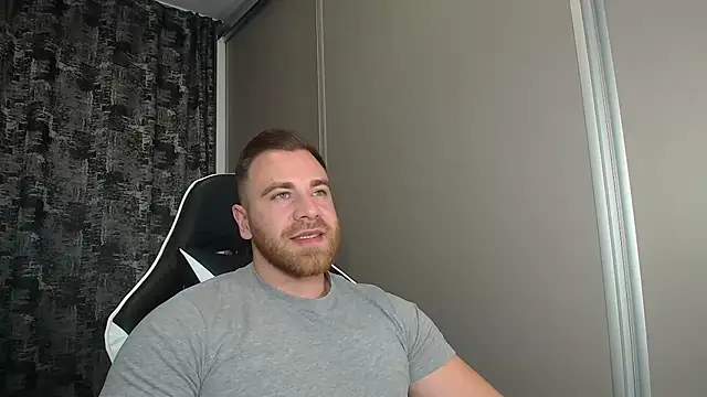 Snapshot of Thori92 chatting on 11/06/25, 06:53 Thori92 online show from 11/06/25, 06:53