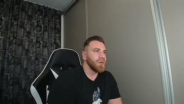 Snapshot of Thori92 chatting on 11/19/25, 08:09 Thori92 online show from 11/19/25, 08:09