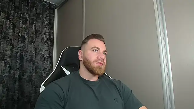 Snapshot of Thori92 chatting on 12/04/25, 04:27 Thori92 online show from 12/04/25, 04:27