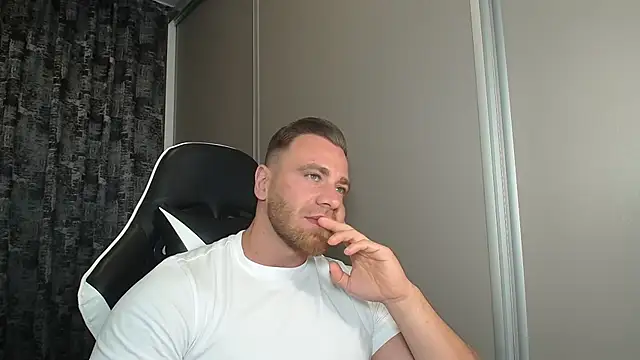 Snapshot of Thori92 chatting on 07/05/26, 04:14 Thori92 online show from 07/05/26, 04:14