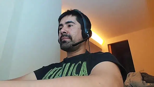 Snapshot of VonDoomdelToro chatting on 02/13/25, 03:18 VonDoomdelToro online show from 02/13/25, 03:18