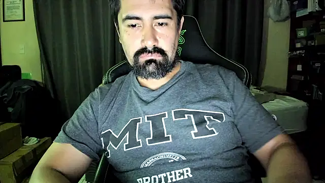 Snapshot of VonDoomdelToro chatting on 10/28/25, 06:17 VonDoomdelToro online show from 10/28/25, 06:17