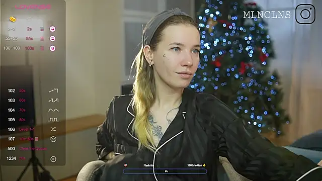 Snapshot of melanielwithu chatting on 12/17/25, 07:47 melanielwithu online show from 12/17/25, 07:47