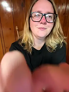 Lizzyloo online show from 11/26/25, 03:29