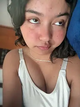 Peach Girll online show from 05/08/26, 03:28
