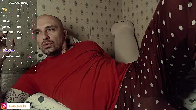 Snapshot of LuckyAlexx chatting on 12/25/24, 04:12 LuckyAlexx online show from 12/25/24, 04:12