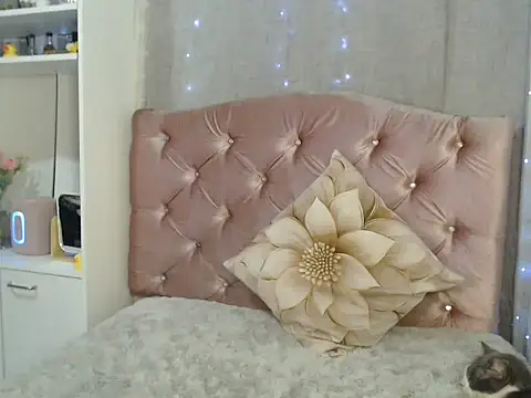 Snapshot of Starsweetcute chatting on 11/14/25, 05:28 Starsweetcute online show from 11/14/25, 05:28