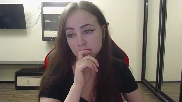 Laralianna online show from 12/24/24, 12:33