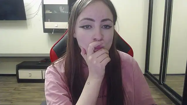 Laralianna online show from 12/25/24, 04:32