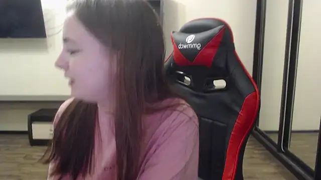 Laralianna online show from 12/25/24, 07:34